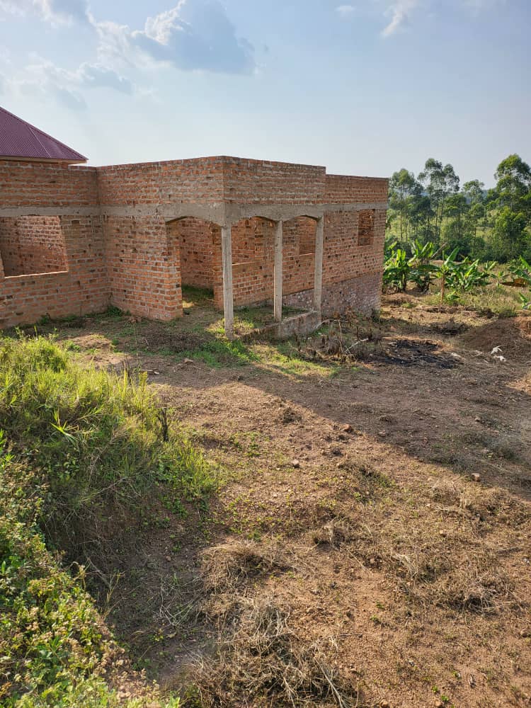 House for sale in Kamwenge town