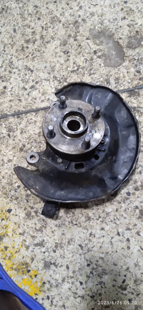 Hub Front Left (Fielder New-model)